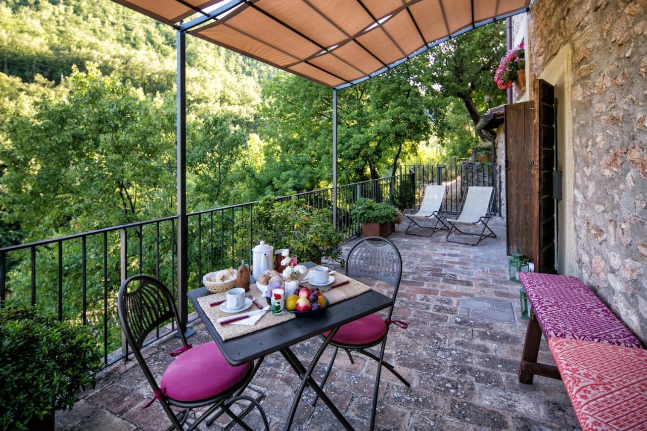 Residence Menotre Rasiglia Habitación foto