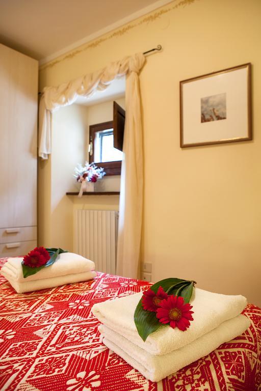 Residence Menotre Rasiglia Habitación foto